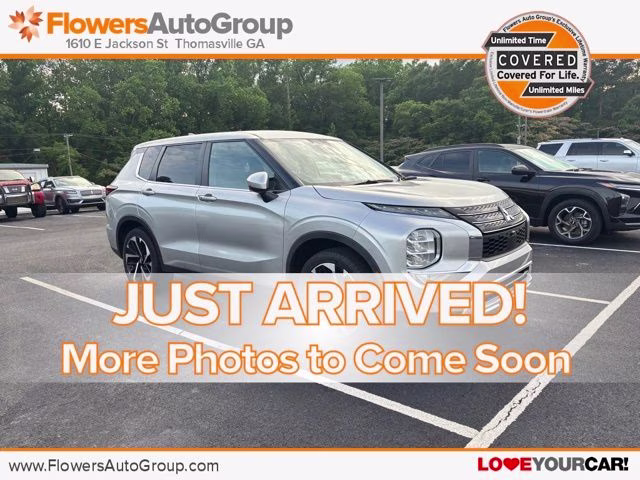 2024 Gray Mitsubishi Outlander SE SUV
