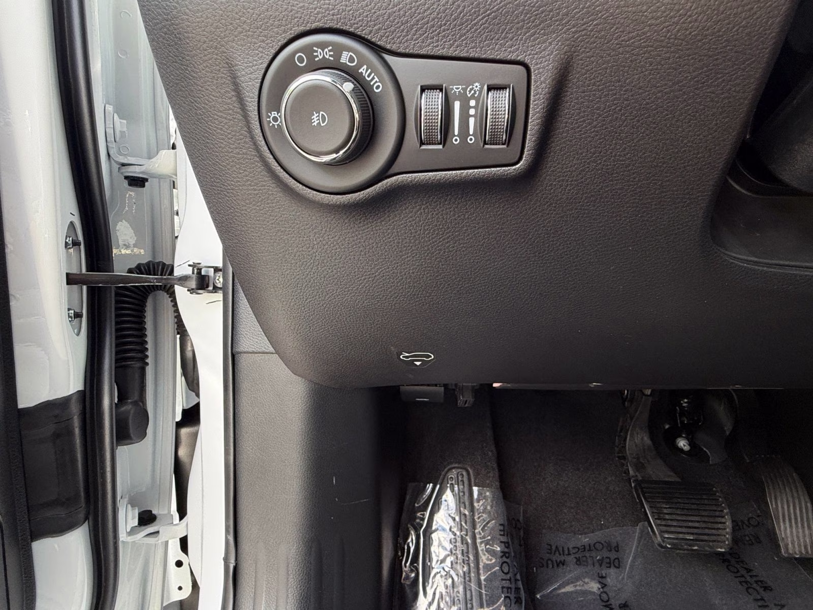 2026 Bright White Clearcoat Jeep Compass Limited 4X4 SUV