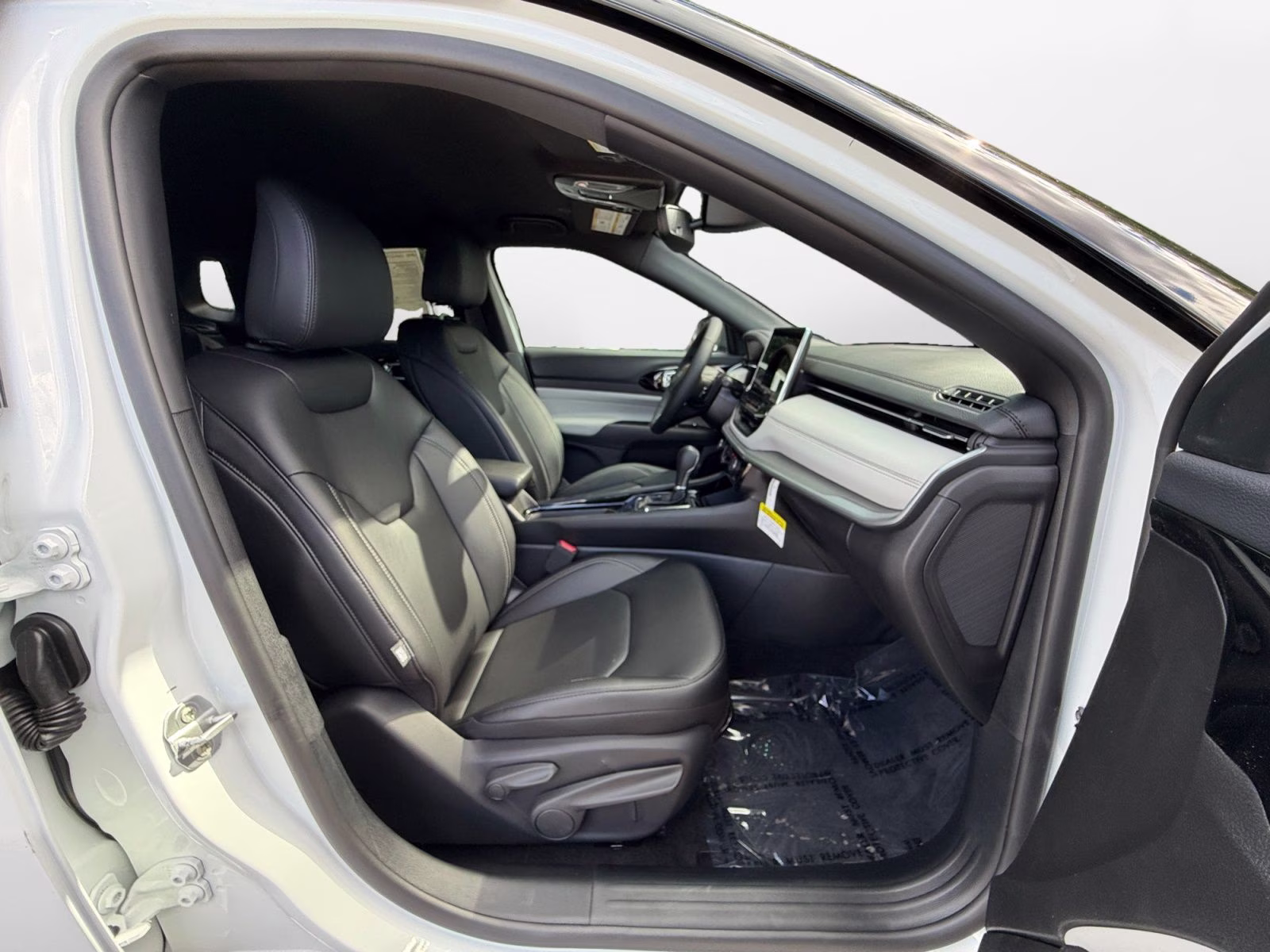 2026 Bright White Clearcoat Jeep Compass Limited 4X4 SUV