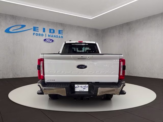 2026 Oxford White Ford Super Duty F-350 SRW Lariat Chrome 4X4 Truck