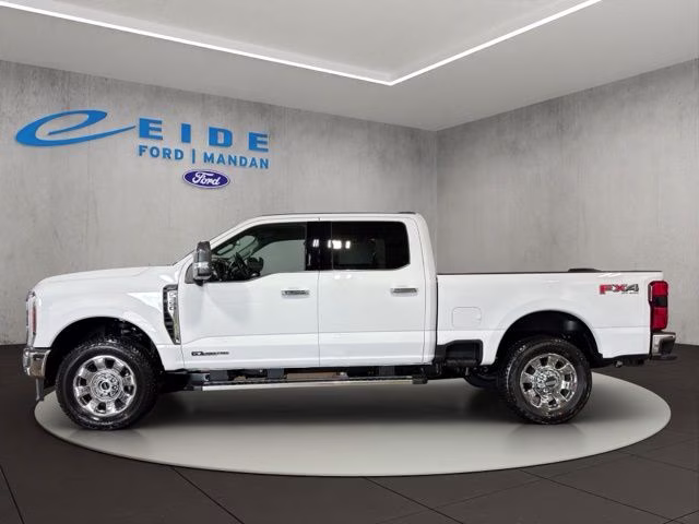 2026 Oxford White Ford Super Duty F-350 SRW Lariat Chrome 4X4 Truck