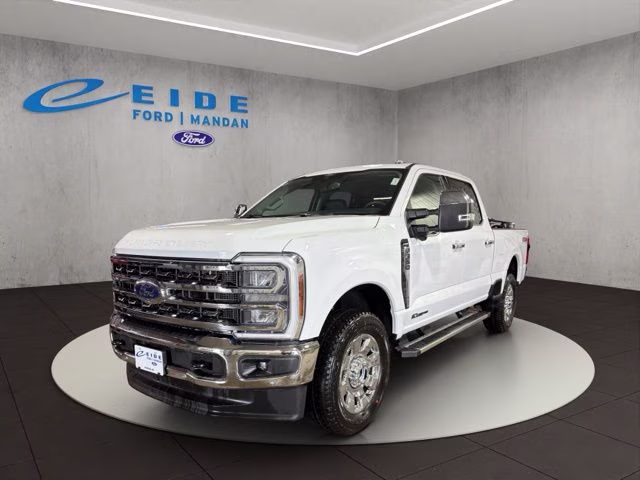 2026 Oxford White Ford Super Duty F-350 SRW Lariat Chrome 4X4 Truck