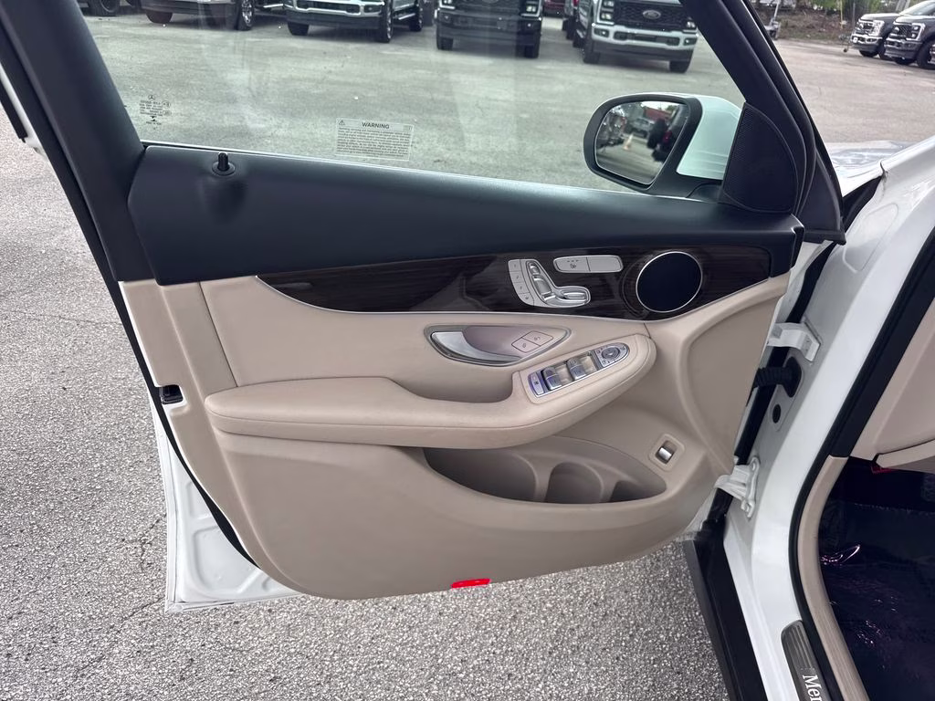 2022 Polar White Mercedes-Benz GLC GLC 300 AWD SUV