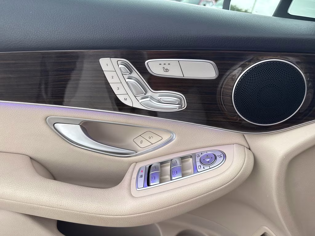 2022 Polar White Mercedes-Benz GLC GLC 300 AWD SUV