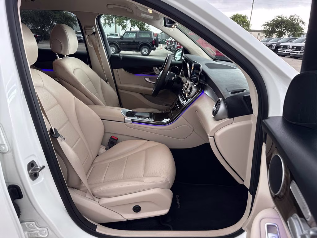 2022 Polar White Mercedes-Benz GLC GLC 300 AWD SUV