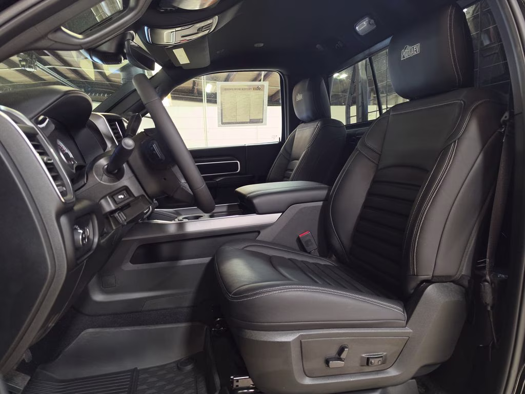 2026 Diamond Black Crystal Pearlcoat Ram 2500 Big Horn 4X4 Truck