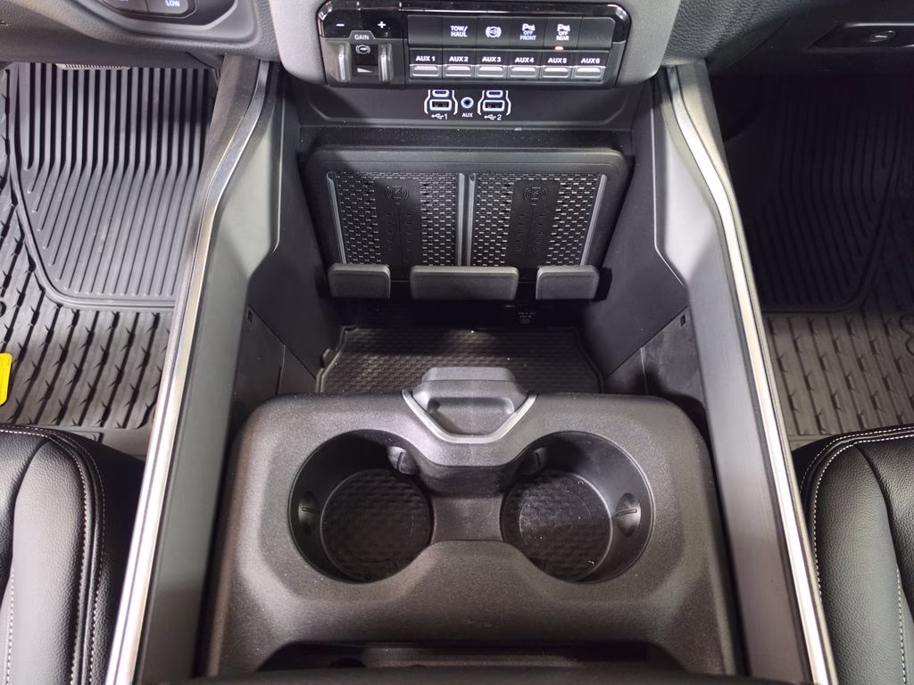 2026 Diamond Black Crystal Pearlcoat Ram 2500 Big Horn 4X4 Truck