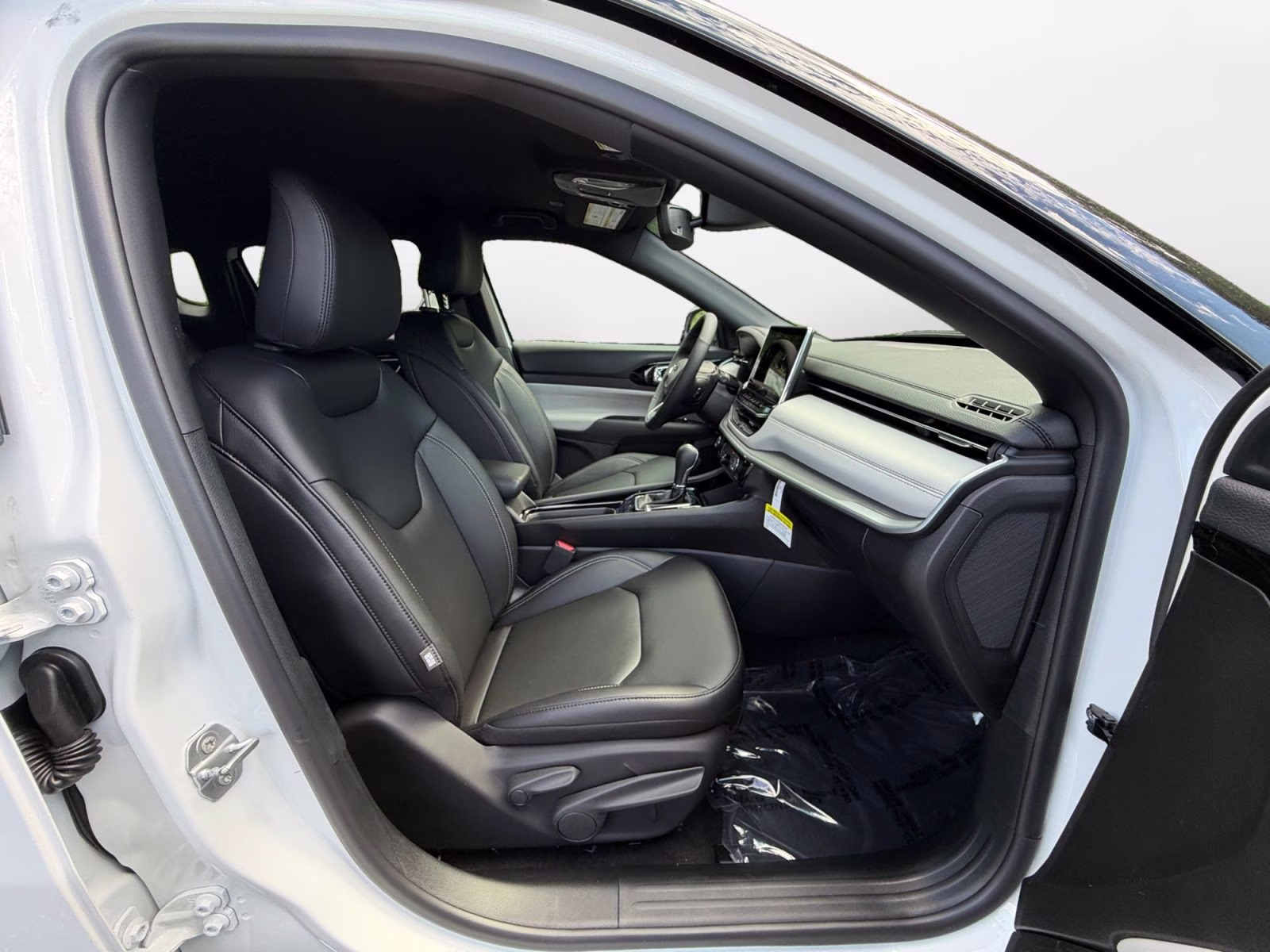 2026 Bright White Clearcoat Jeep Compass Limited 4X4 SUV