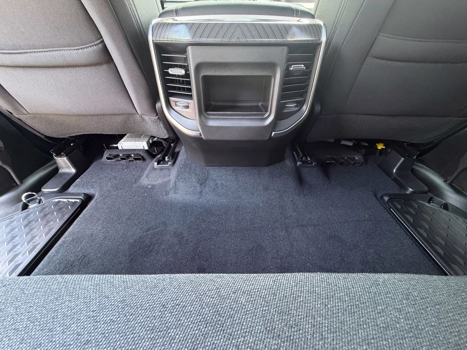 2026 Diamond Black Crystal Pearlcoat Ram 1500 Express 4X4 Truck