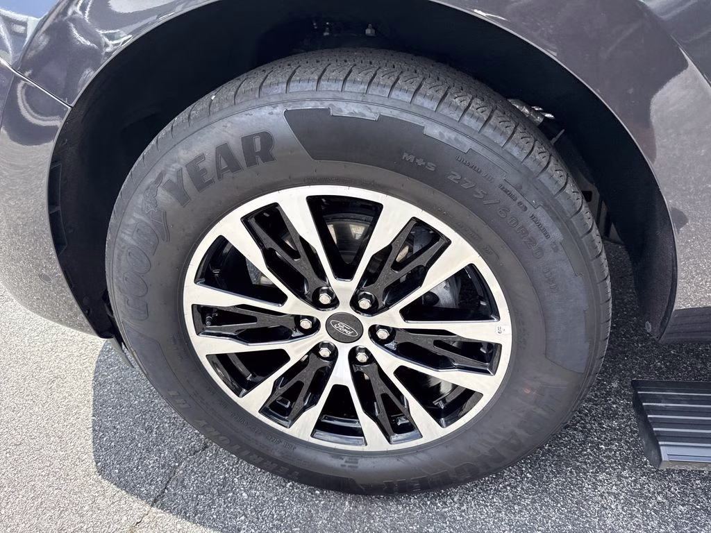 2025 Gray Metallic Ford Expedition Max Platinum 4X4 SUV