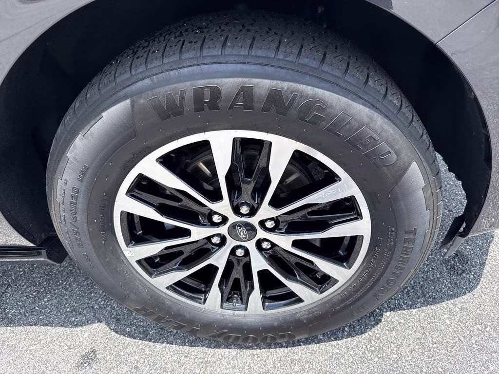 2025 Gray Metallic Ford Expedition Max Platinum 4X4 SUV