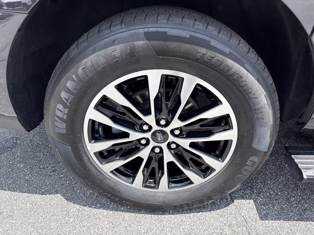 2025 Gray Metallic Ford Expedition Max Platinum 4X4 SUV