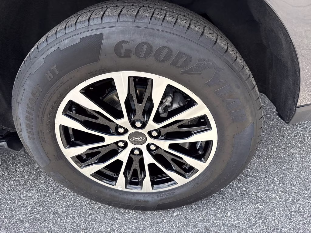 2025 Gray Metallic Ford Expedition Max Platinum 4X4 SUV