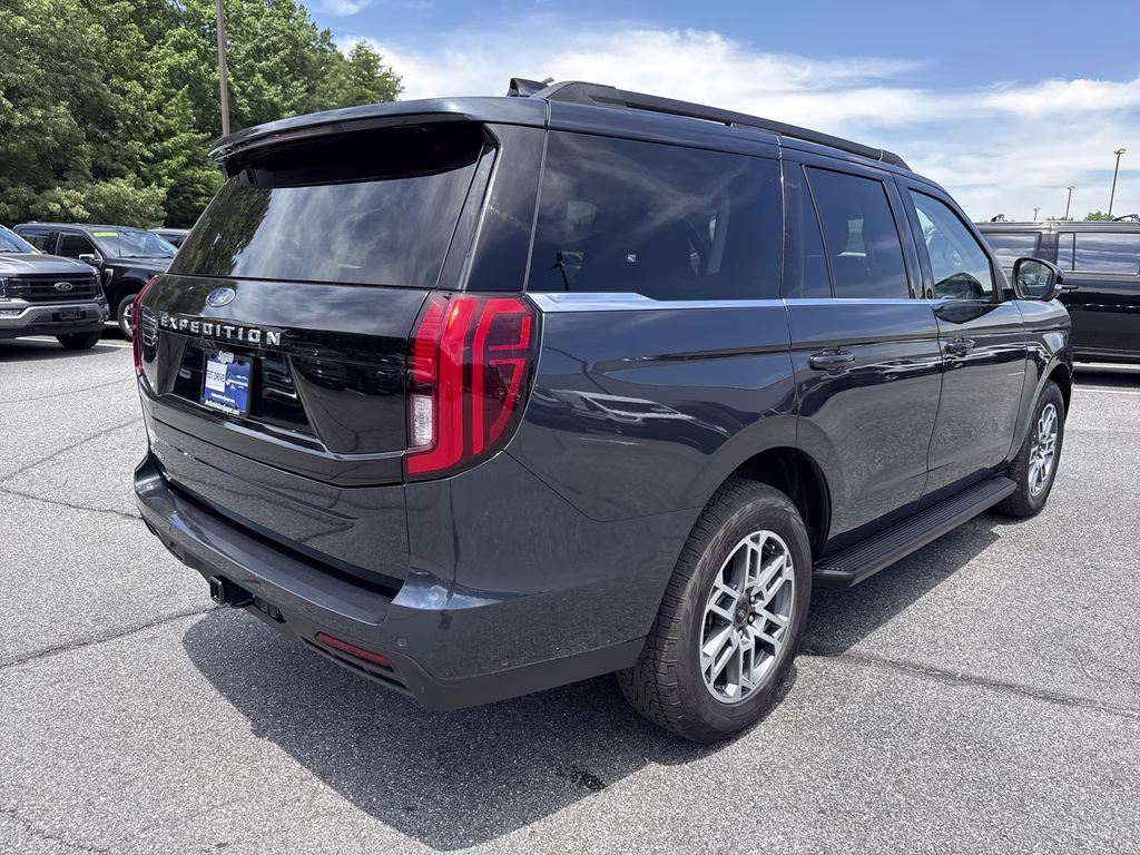 2025 Blue Metallic Ford Expedition Active 4X4 SUV