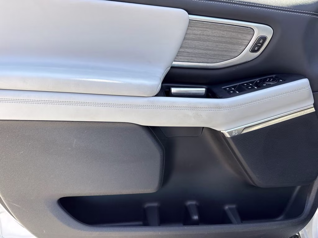 2025 Silver Metallic Ford Expedition Platinum 4X4 SUV