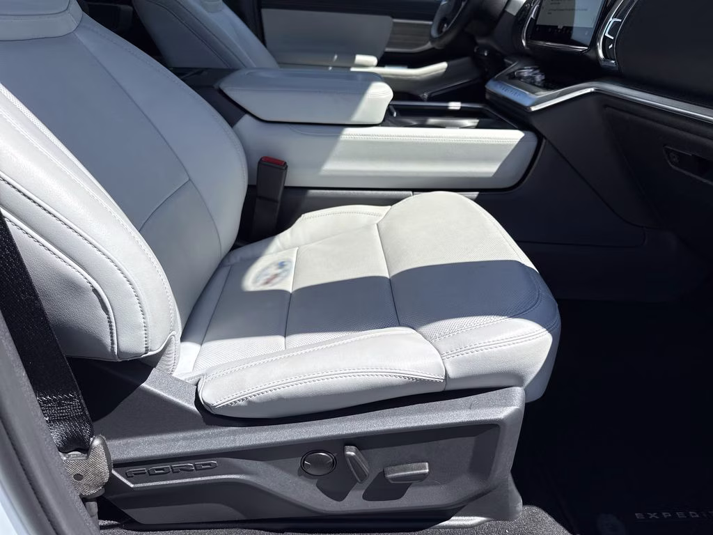2025 Silver Metallic Ford Expedition Platinum 4X4 SUV