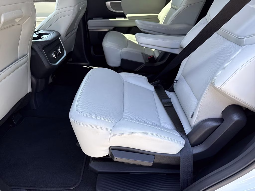 2025 Silver Metallic Ford Expedition Platinum 4X4 SUV
