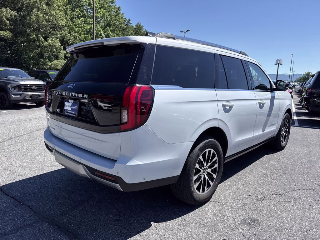 2025 Silver Metallic Ford Expedition Platinum 4X4 SUV