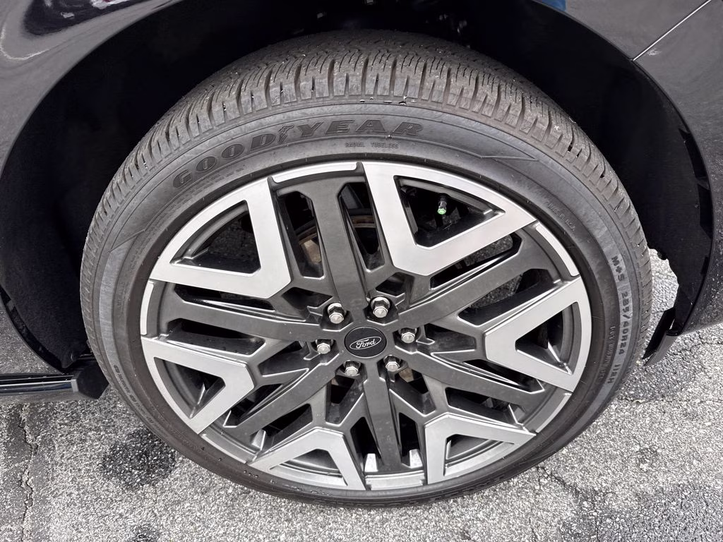 2025 Black Metallic Ford Expedition Platinum 4X4 SUV
