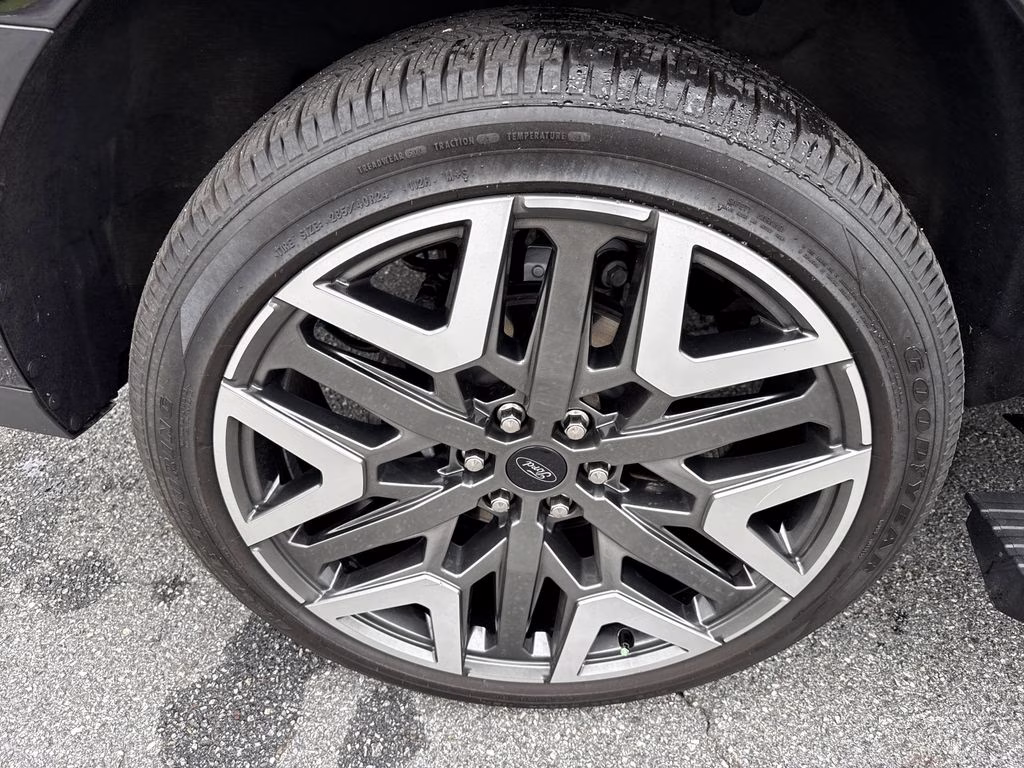 2025 Black Metallic Ford Expedition Platinum 4X4 SUV