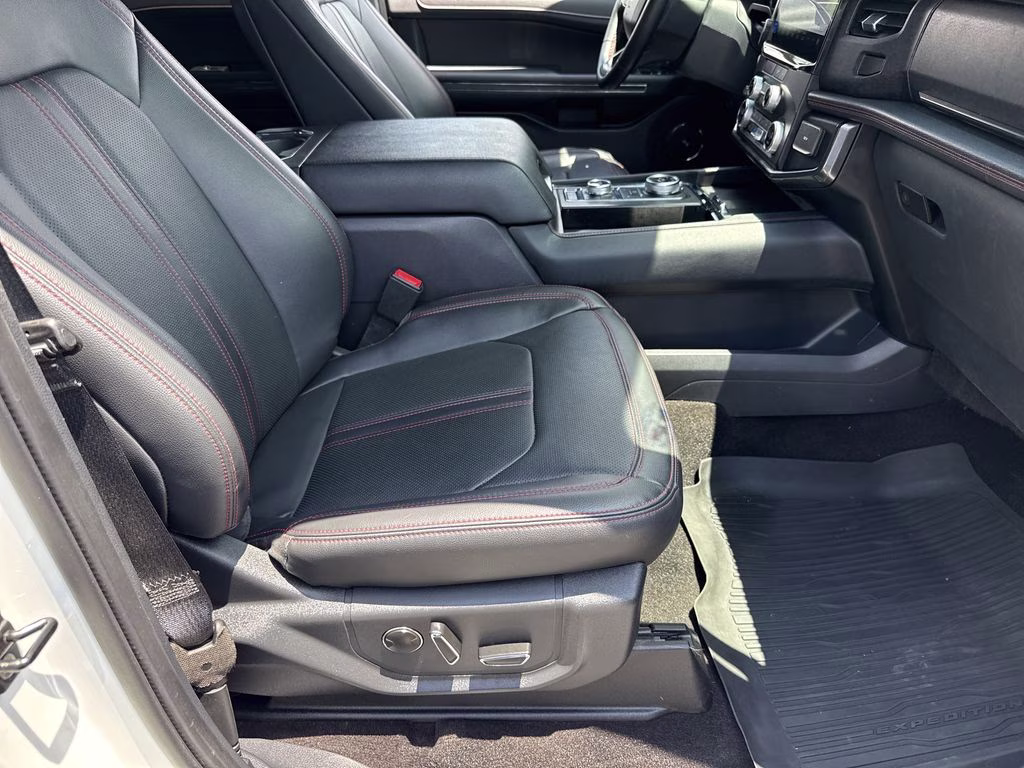 2023 Star White Metallic Tri-Coat Ford Expedition Limited 4X4 SUV