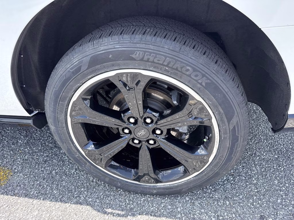 2023 Star White Metallic Tri-Coat Ford Expedition Limited 4X4 SUV
