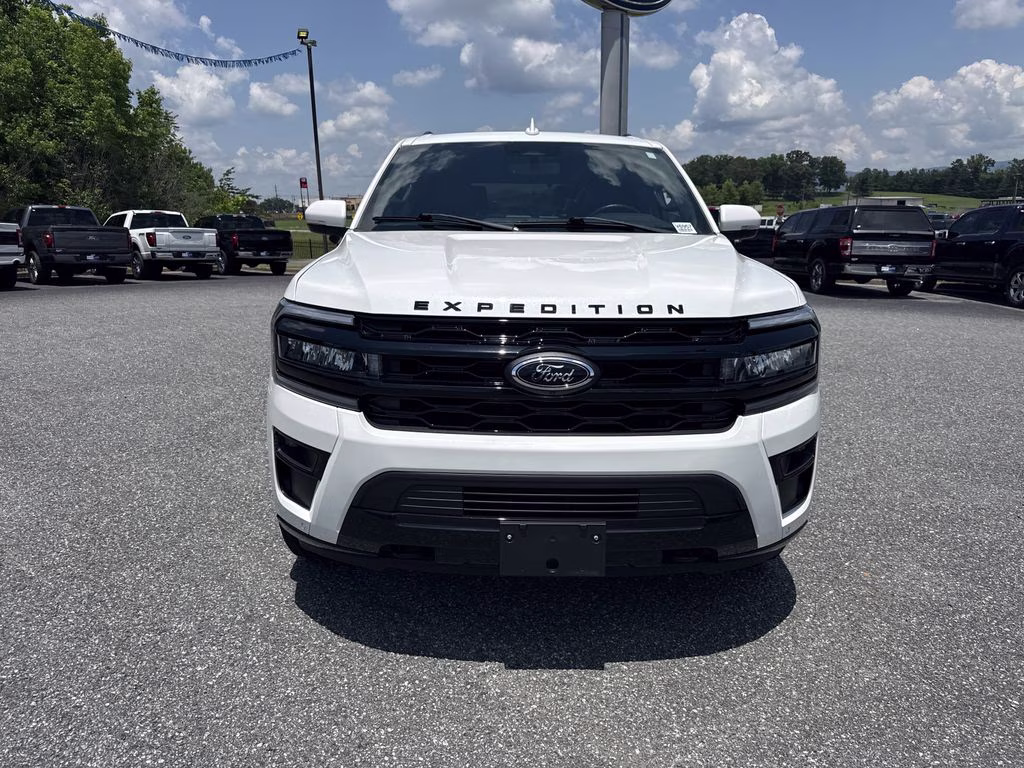 2023 Star White Metallic Tri-Coat Ford Expedition Limited 4X4 SUV