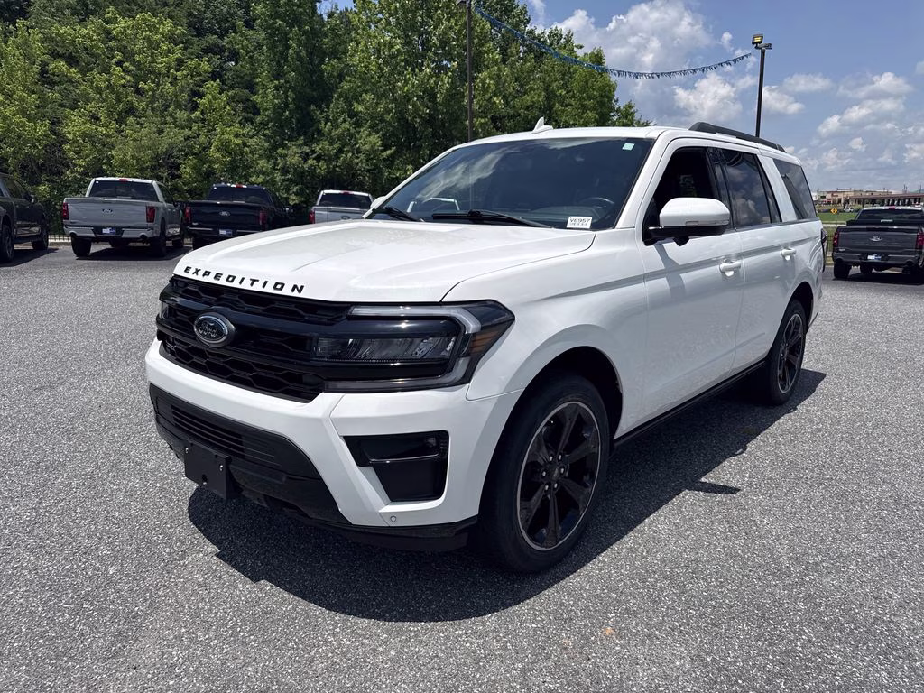 2023 Star White Metallic Tri-Coat Ford Expedition Limited 4X4 SUV