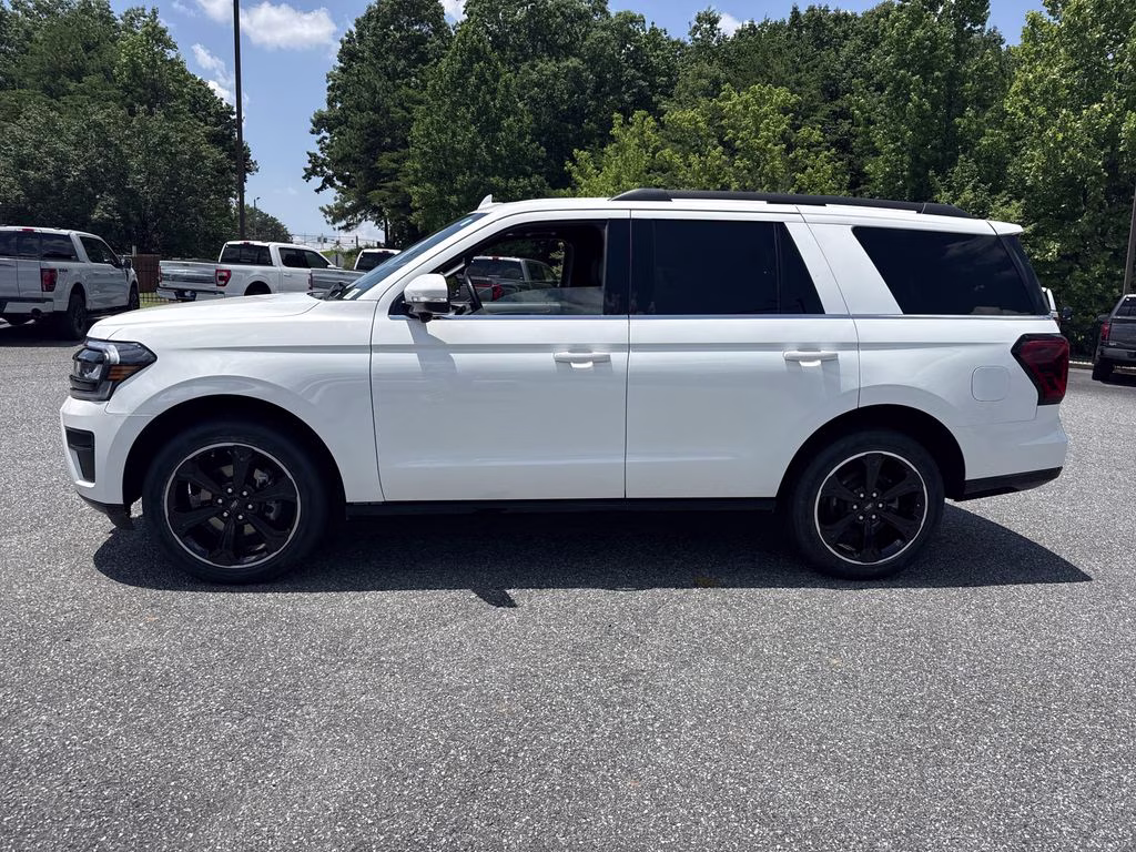 2023 Star White Metallic Tri-Coat Ford Expedition Limited 4X4 SUV