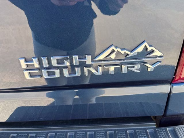 2022 Northsky Blue Metallic Chevrolet Silverado 3500HD High Country 4X4 Truck