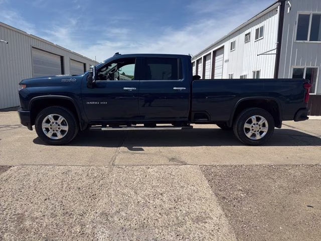 2022 Northsky Blue Metallic Chevrolet Silverado 3500HD High Country 4X4 Truck