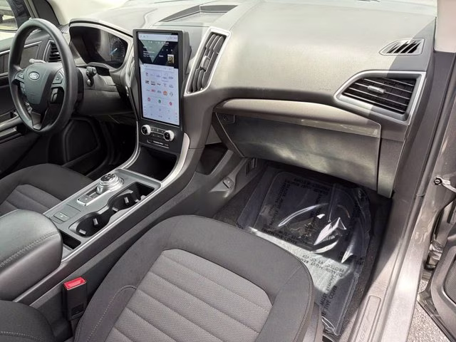 2024 Gray Metallic Ford Edge SE AWD SUV