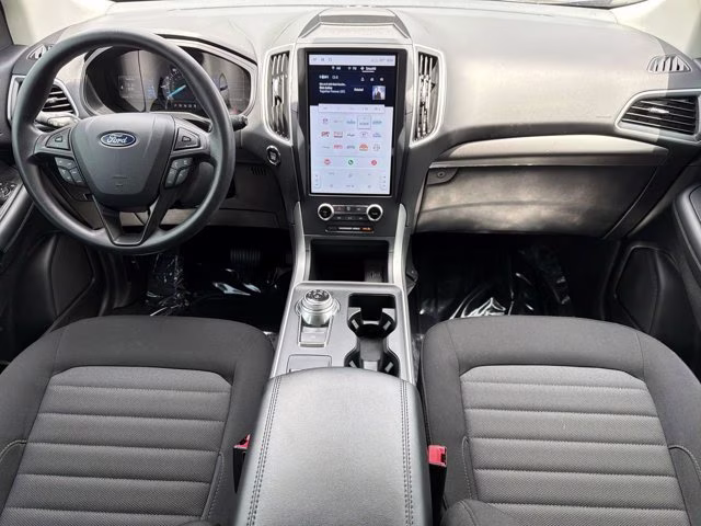 2024 Gray Metallic Ford Edge SE AWD SUV