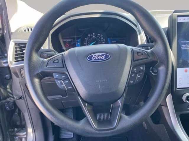 2024 Gray Metallic Ford Edge SE AWD SUV
