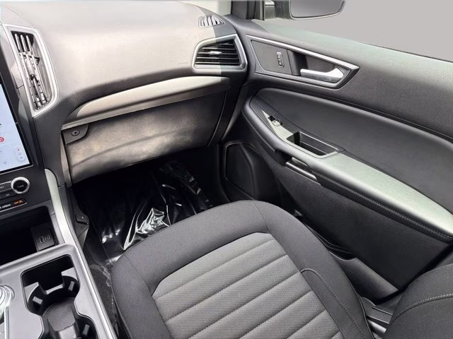 2024 Gray Metallic Ford Edge SE AWD SUV