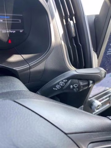 2024 Gray Metallic Ford Edge SE AWD SUV
