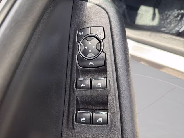 2024 Gray Metallic Ford Edge SE AWD SUV