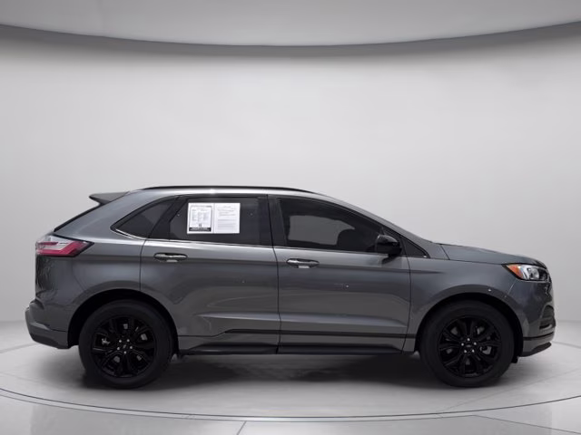 2024 Gray Metallic Ford Edge SE AWD SUV
