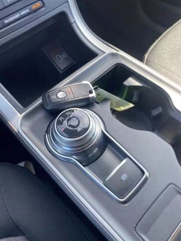 2024 Gray Metallic Ford Edge SE AWD SUV