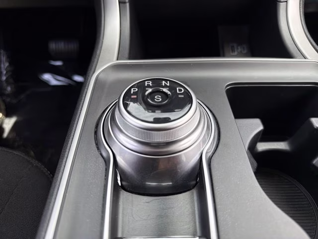 2024 Gray Metallic Ford Edge SE AWD SUV