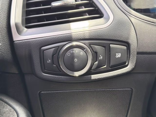 2024 Gray Metallic Ford Edge SE AWD SUV