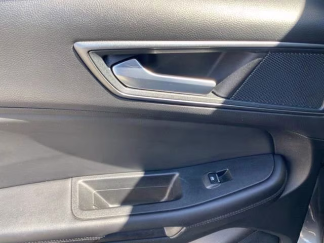 2024 Gray Metallic Ford Edge SE AWD SUV