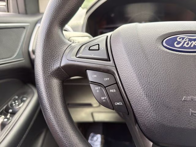 2024 Gray Metallic Ford Edge SE AWD SUV