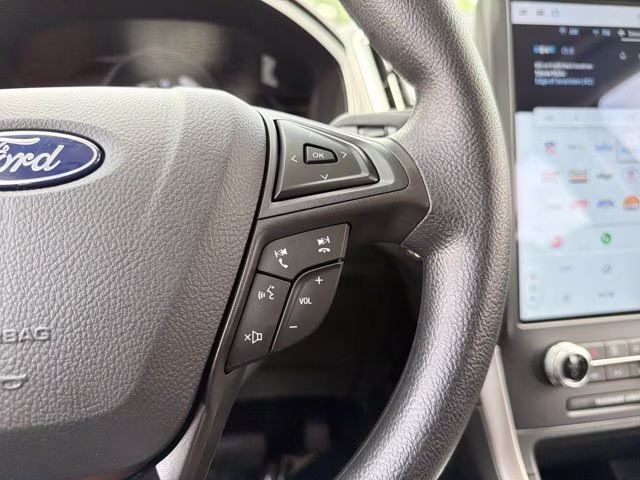 2024 Gray Metallic Ford Edge SE AWD SUV
