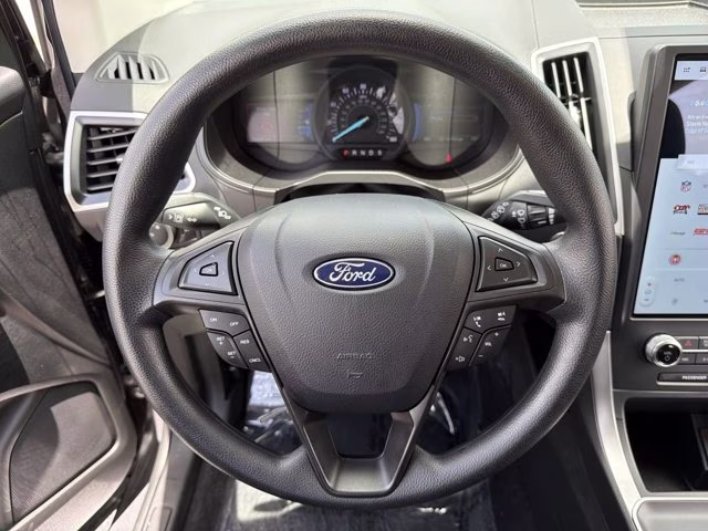 2024 Gray Metallic Ford Edge SE AWD SUV