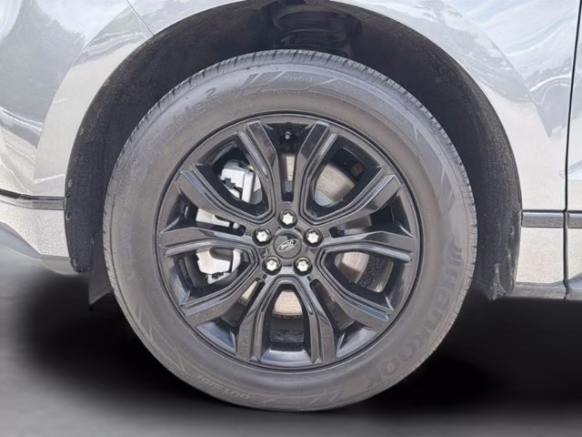 2024 Gray Metallic Ford Edge SE AWD SUV