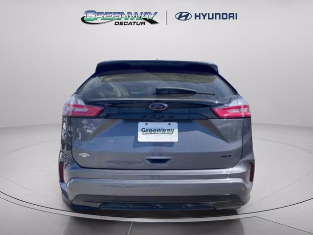 2024 Gray Metallic Ford Edge SE AWD SUV