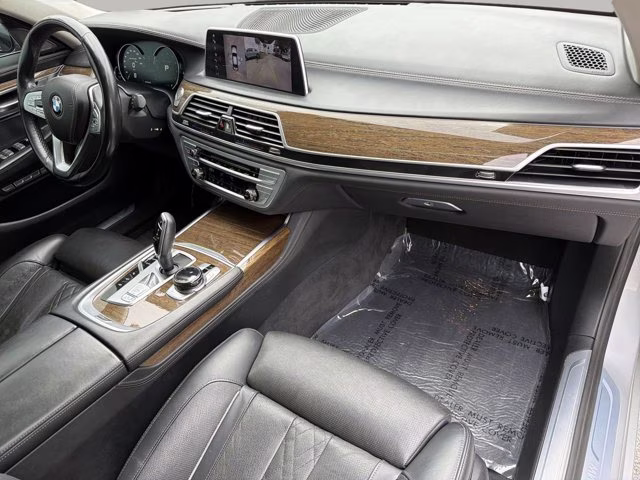 2018 Glacier Silver Metallic BMW 7 Series 750i RWD Sedan