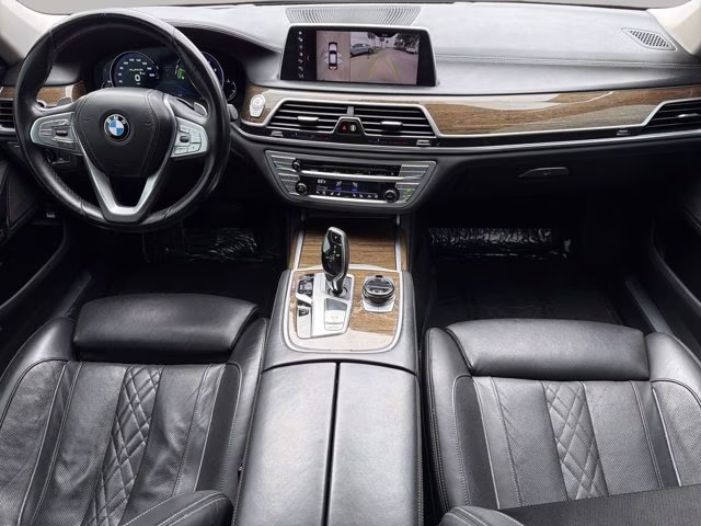 2018 Glacier Silver Metallic BMW 7 Series 750i RWD Sedan