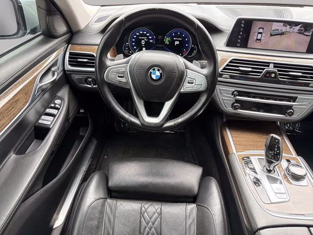 2018 Glacier Silver Metallic BMW 7 Series 750i RWD Sedan